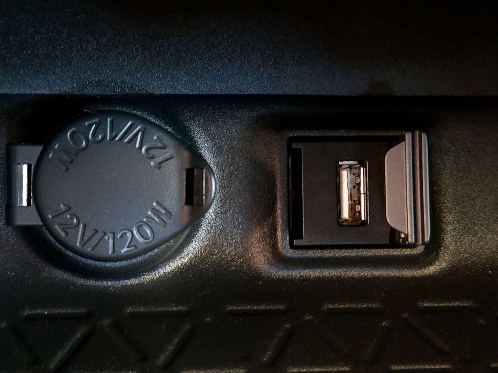 Used 2021 Toyota RAV4 LE image 18