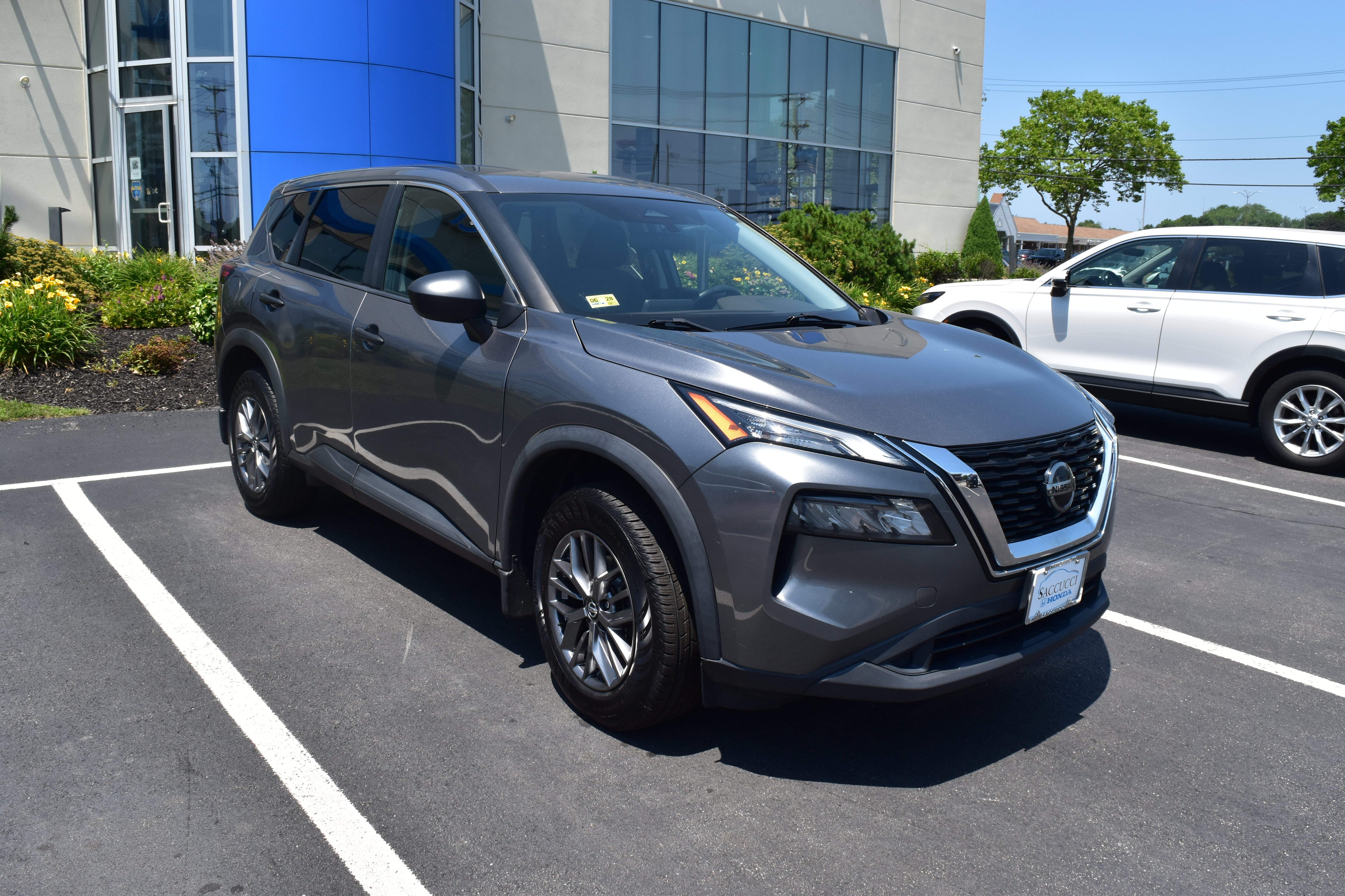 Used 2021 Nissan Rogue S AWD/4WD image 2