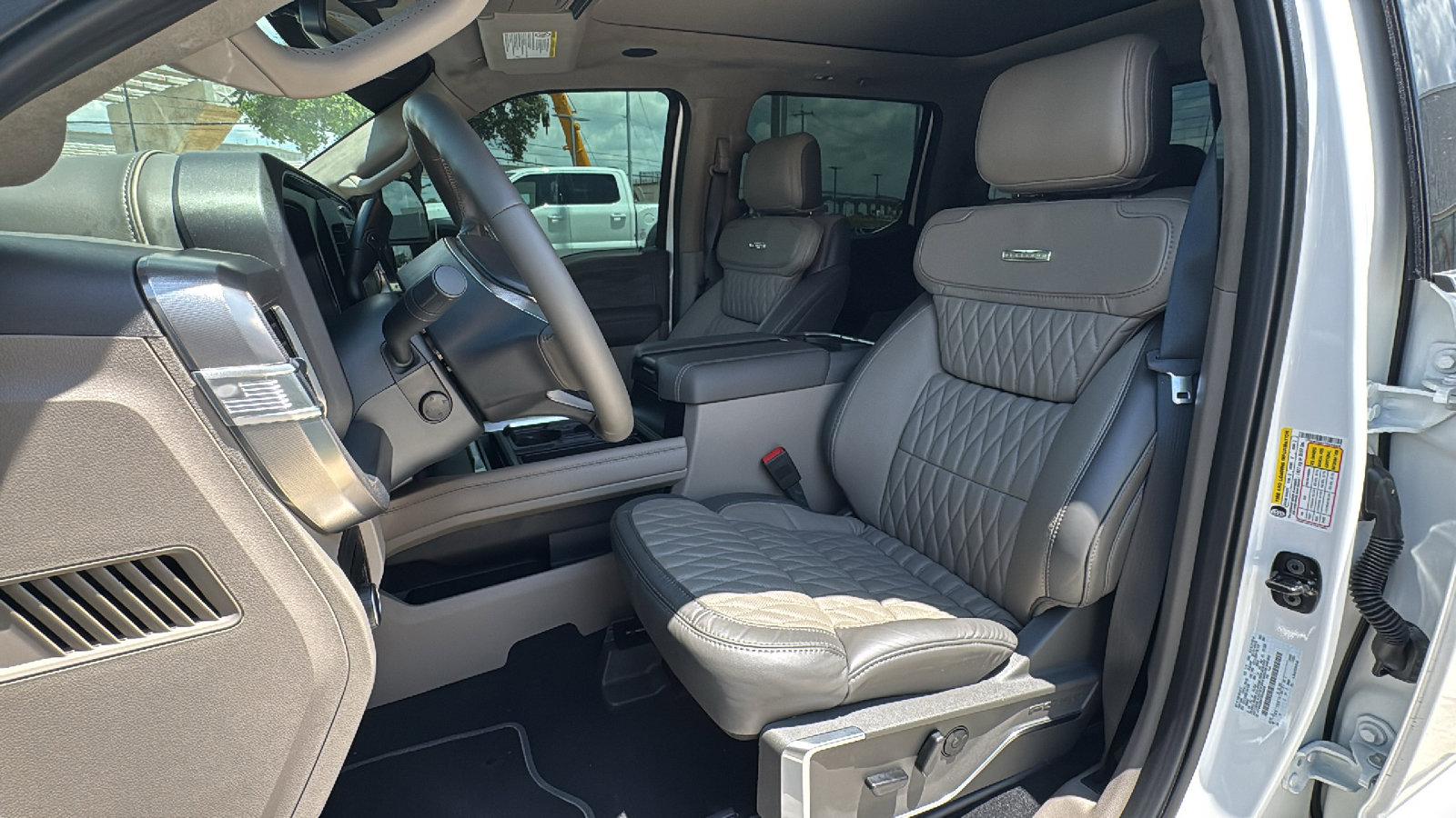 Used 2026 Ford F250 Platinum w/ Platinum Plus Package AWD/4WD image 14
