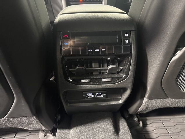 Used 2024 Jeep Grand Cherokee L Laredo image 26