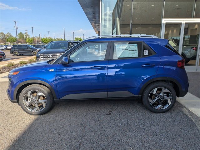 Certified 2025 Hyundai Venue SEL image 2