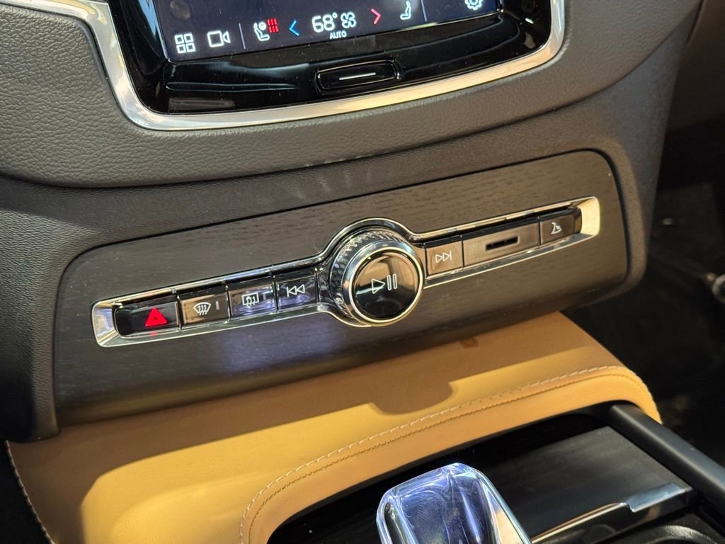 Used 2025 Volvo XC90 B6 Ultra w/ Protection Package image 13