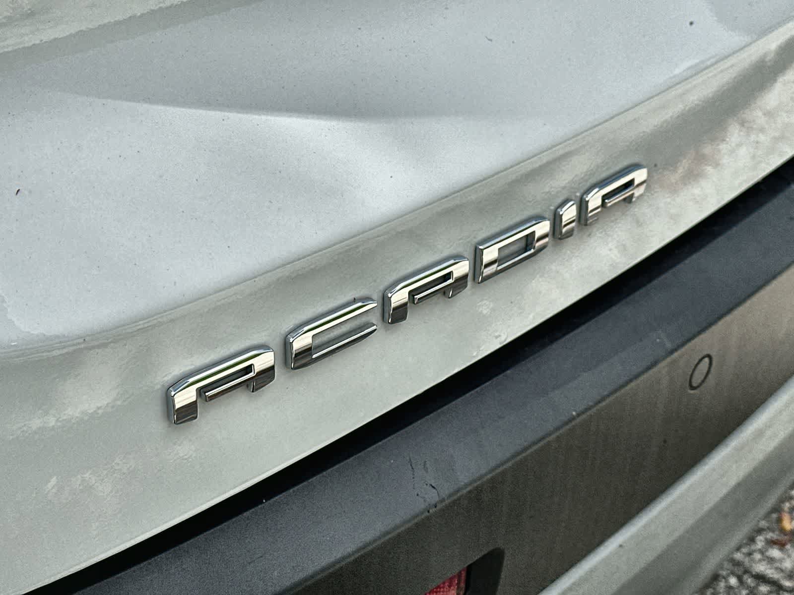 Used 2023 GMC Acadia SLE image 15