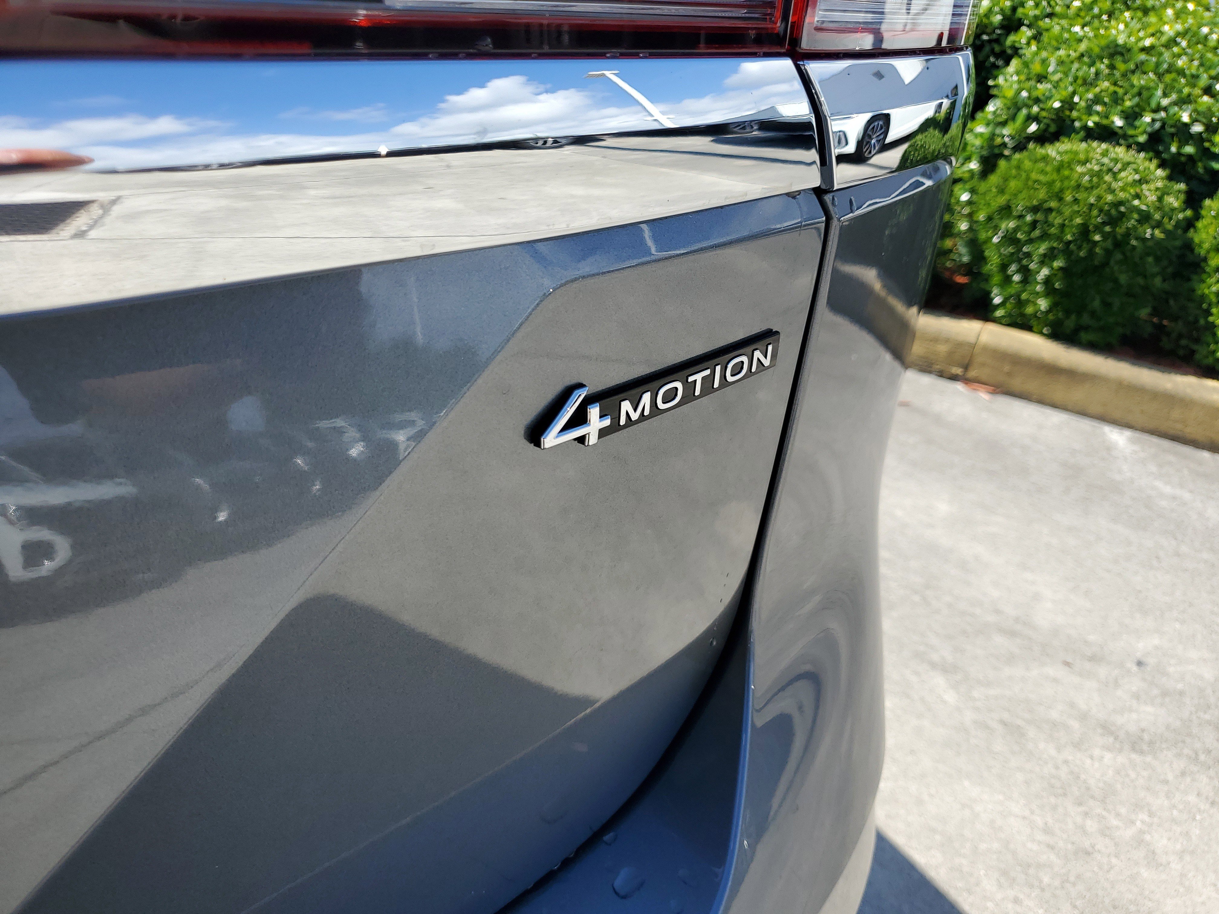 New 2025 Volkswagen Atlas SEL Premium R-Line image 8