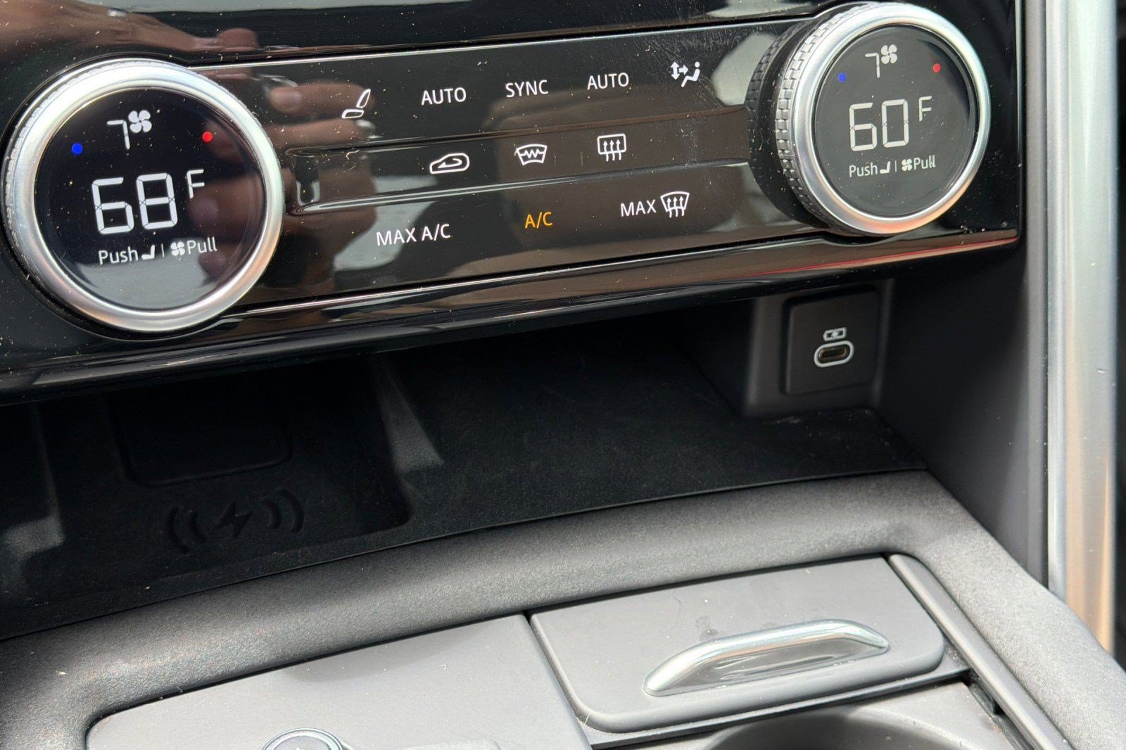Used 2025 Land Rover Discovery Dynamic SE AWD/4WD image 19