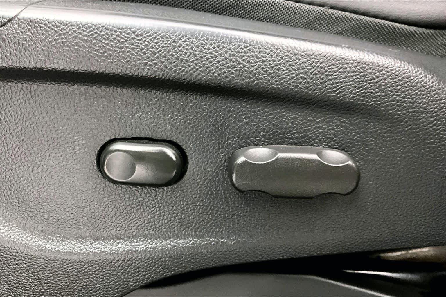 Certified 2022 Buick Encore Preferred AWD/4WD image 30