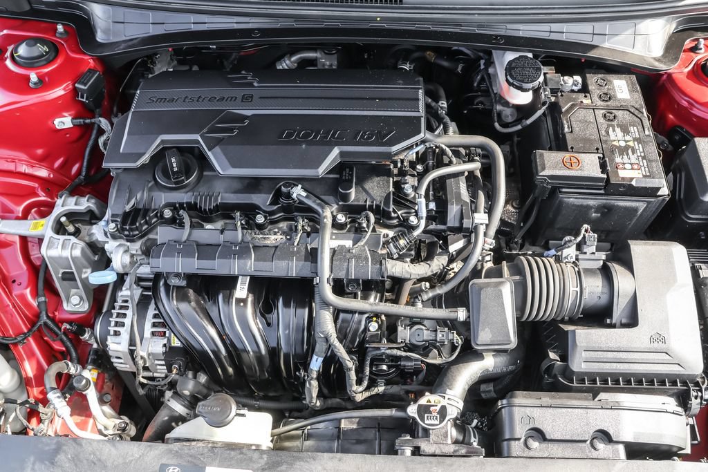 Certified 2025 Hyundai Elantra Limited FWD image 42