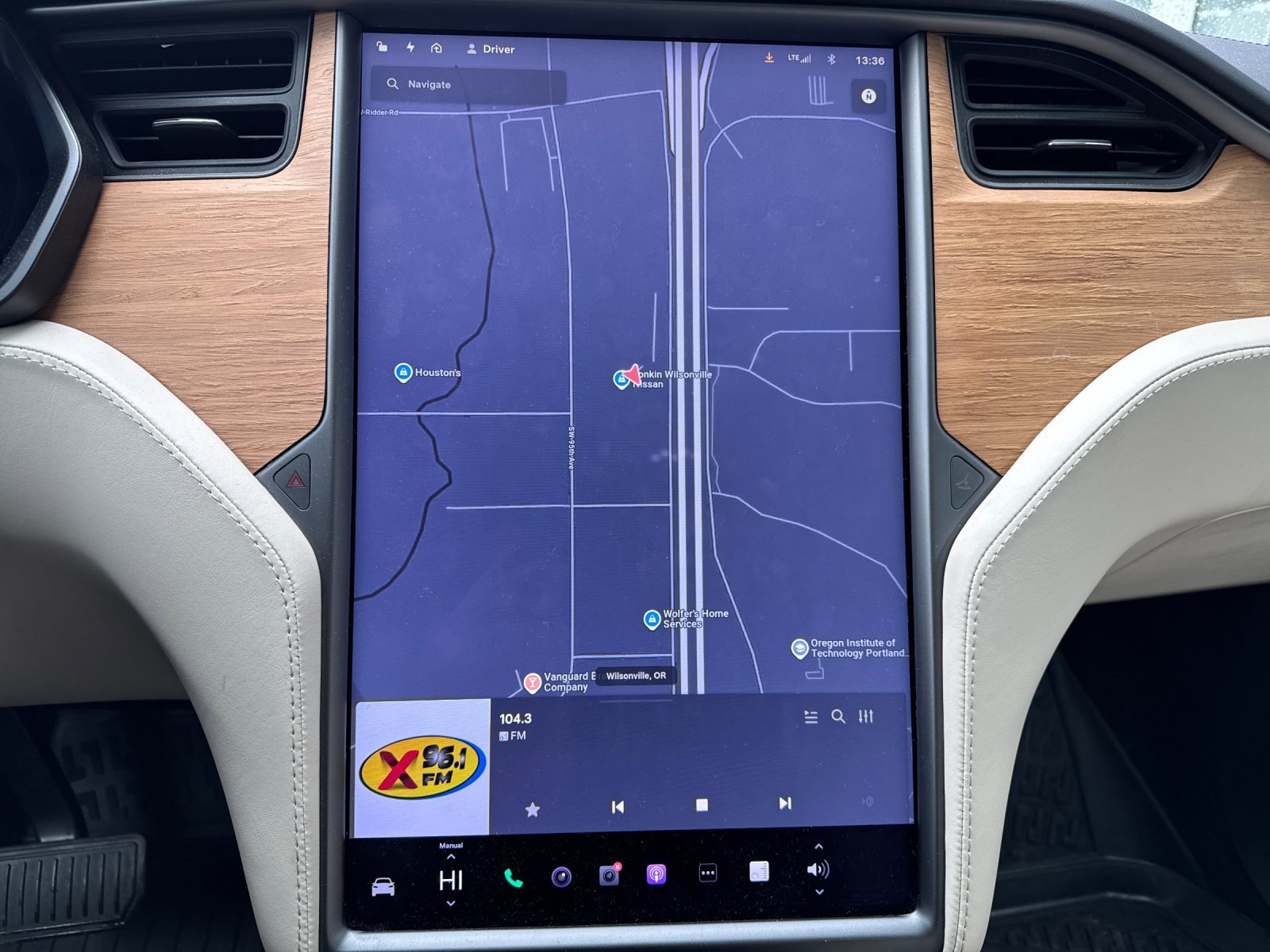 Used 2020 Tesla Model X Long Range image 16