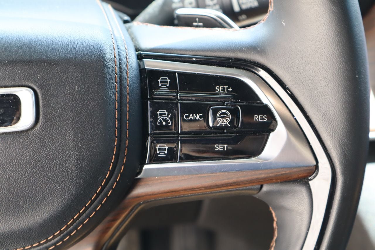 Used 2021 Jeep Grand Cherokee L Summit w/ Advanced Protech Group IV AWD/4WD image 14