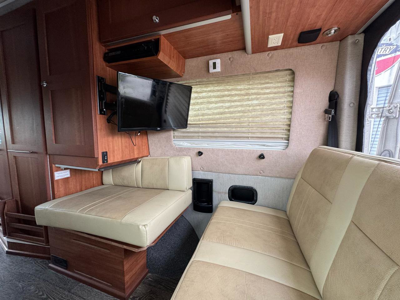 Used 2017 Mercedes-Benz Sprinter 3500 image 17