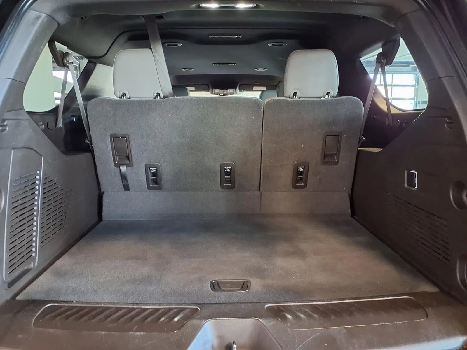 Used 2021 GMC Yukon XL SLT image 6