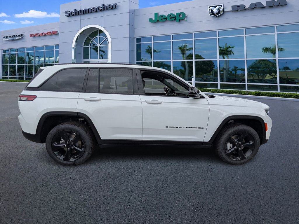 New 2025 Jeep Grand Cherokee Limited w/ Black Appearance Package image 8