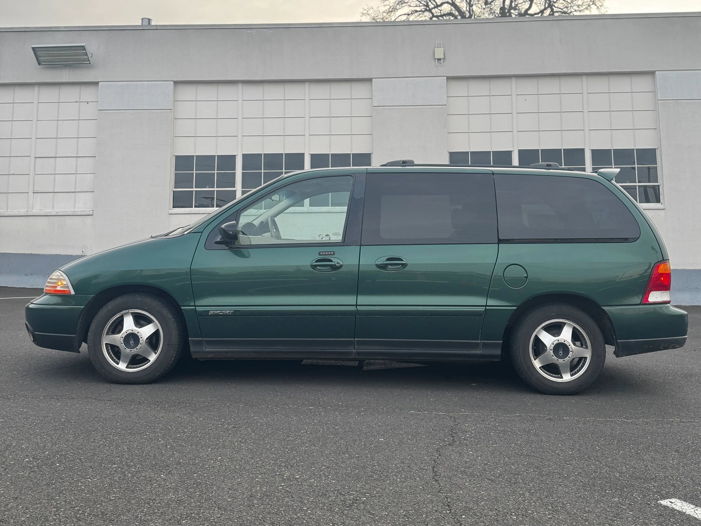Used 2002 Ford Windstar SE image 4
