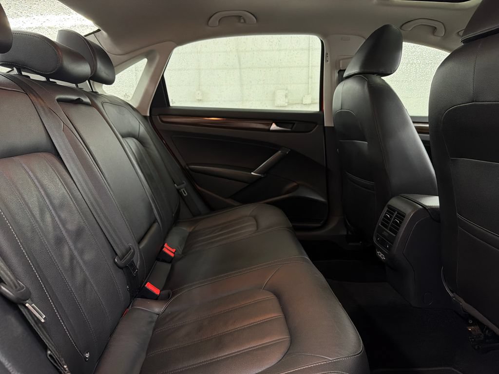 Used 2022 Volkswagen Passat 2.0T FWD image 31