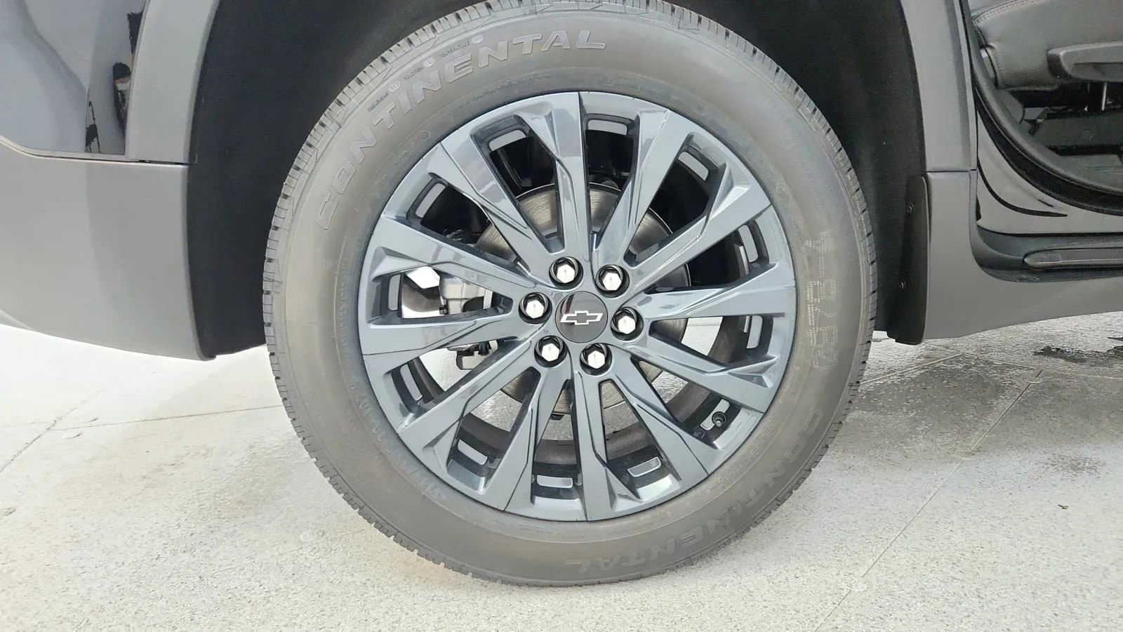 Used 2023 Chevrolet Traverse RS image 13