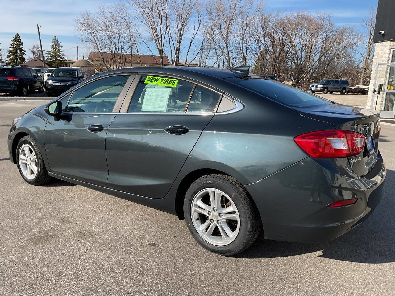 Used 2017 Chevrolet Cruze LT FWD image 4