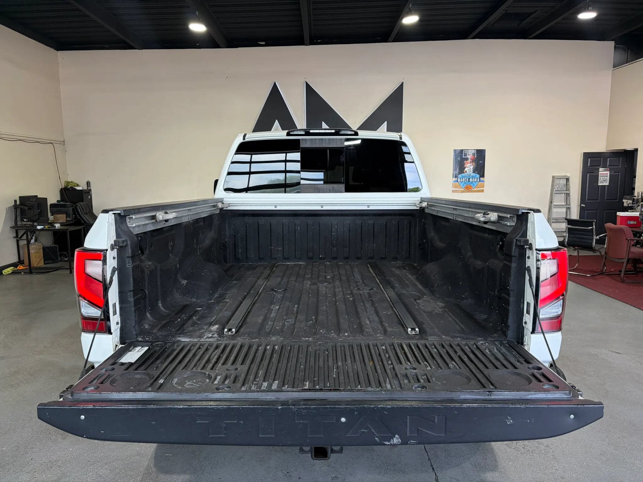 Used 2020 Nissan Titan SL w/ Moonroof Package AWD/4WD image 6