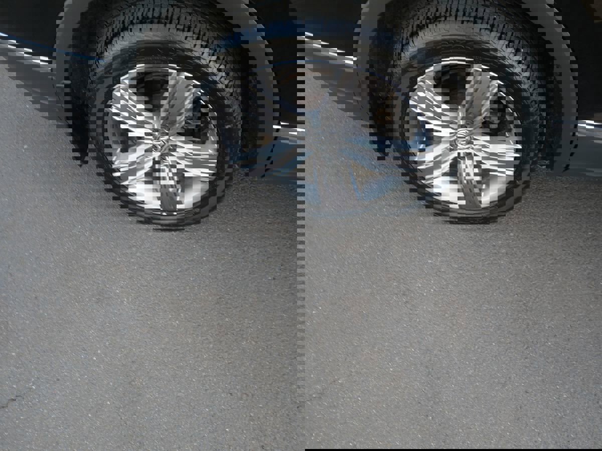 Used 2020 Volkswagen Tiguan SEL image 34