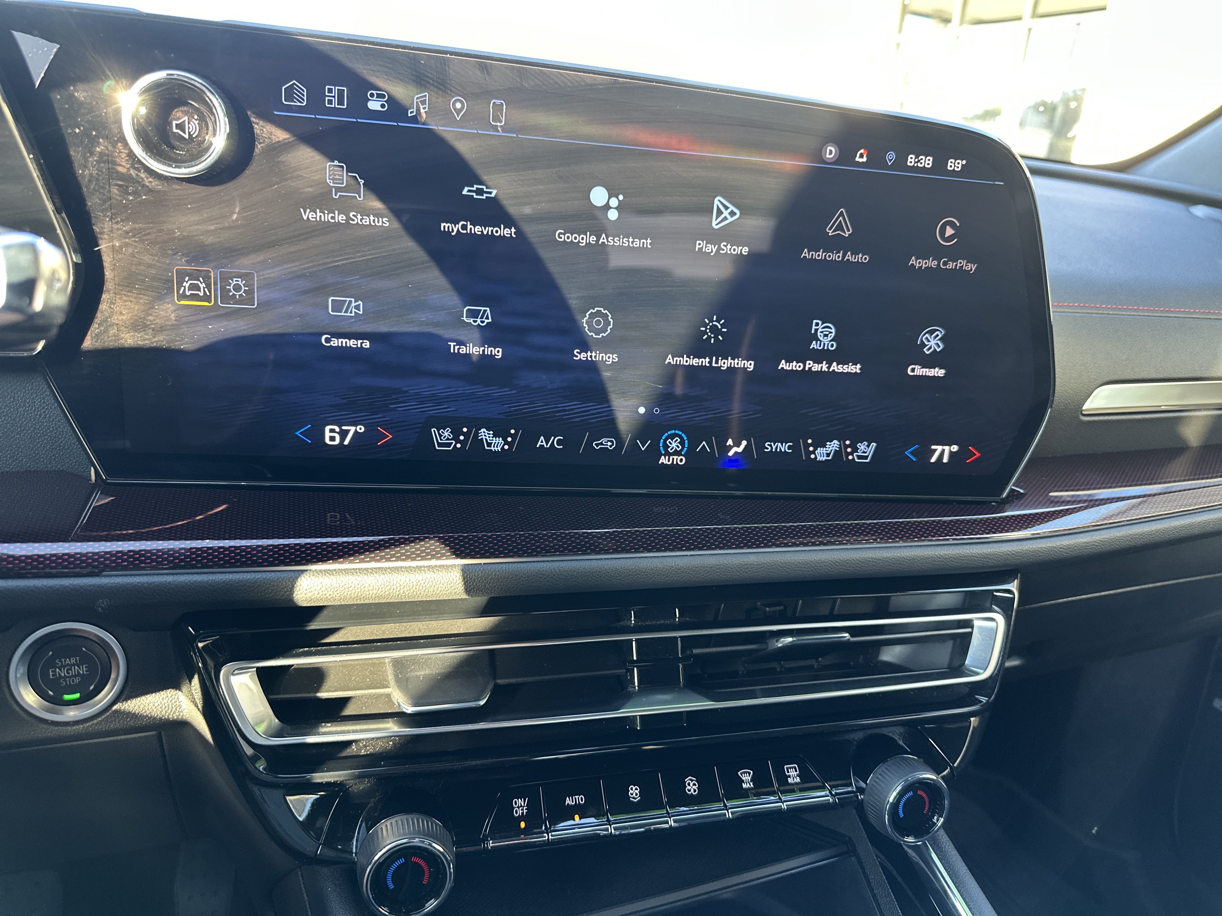 Used 2025 Chevrolet Traverse RS FWD image 17