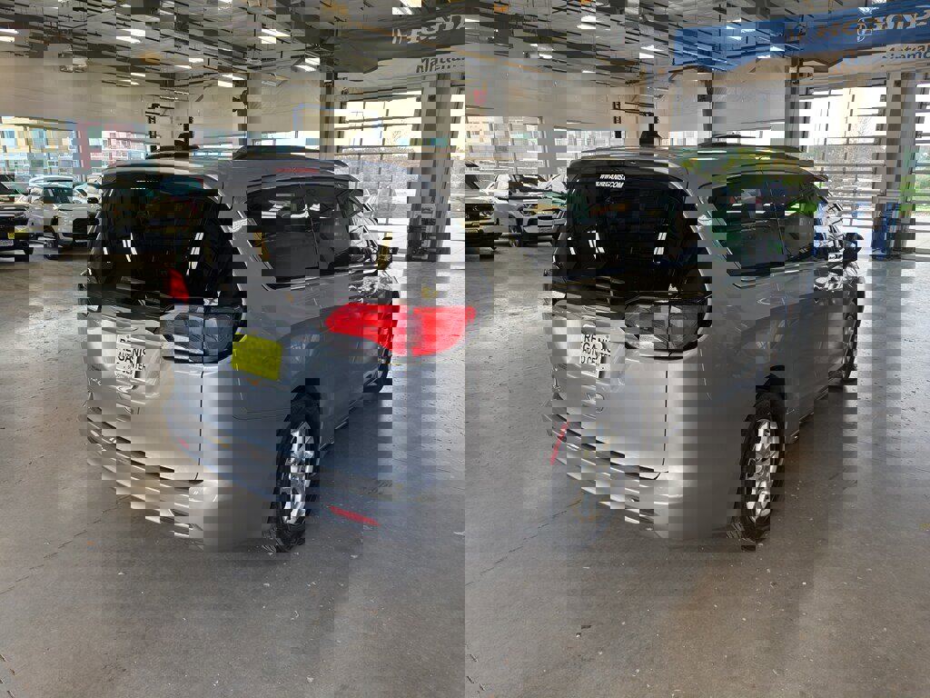 Used 2021 Chrysler Voyager Lxi image 5