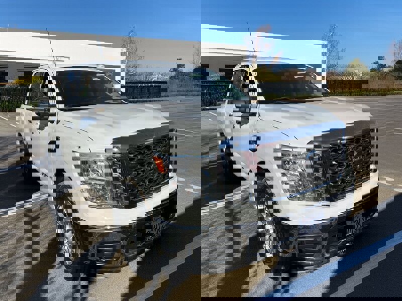 Used 2017 Nissan Titan SV RWD image 19