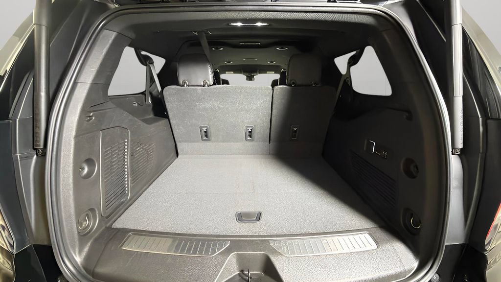 Used 2023 Chevrolet Suburban Premier RWD image 30