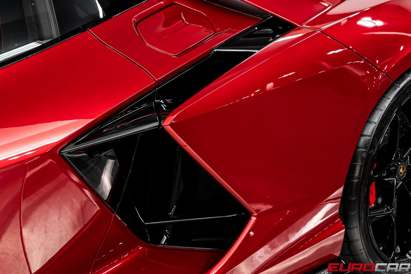 Used 2025 Lamborghini Revuelto image 17