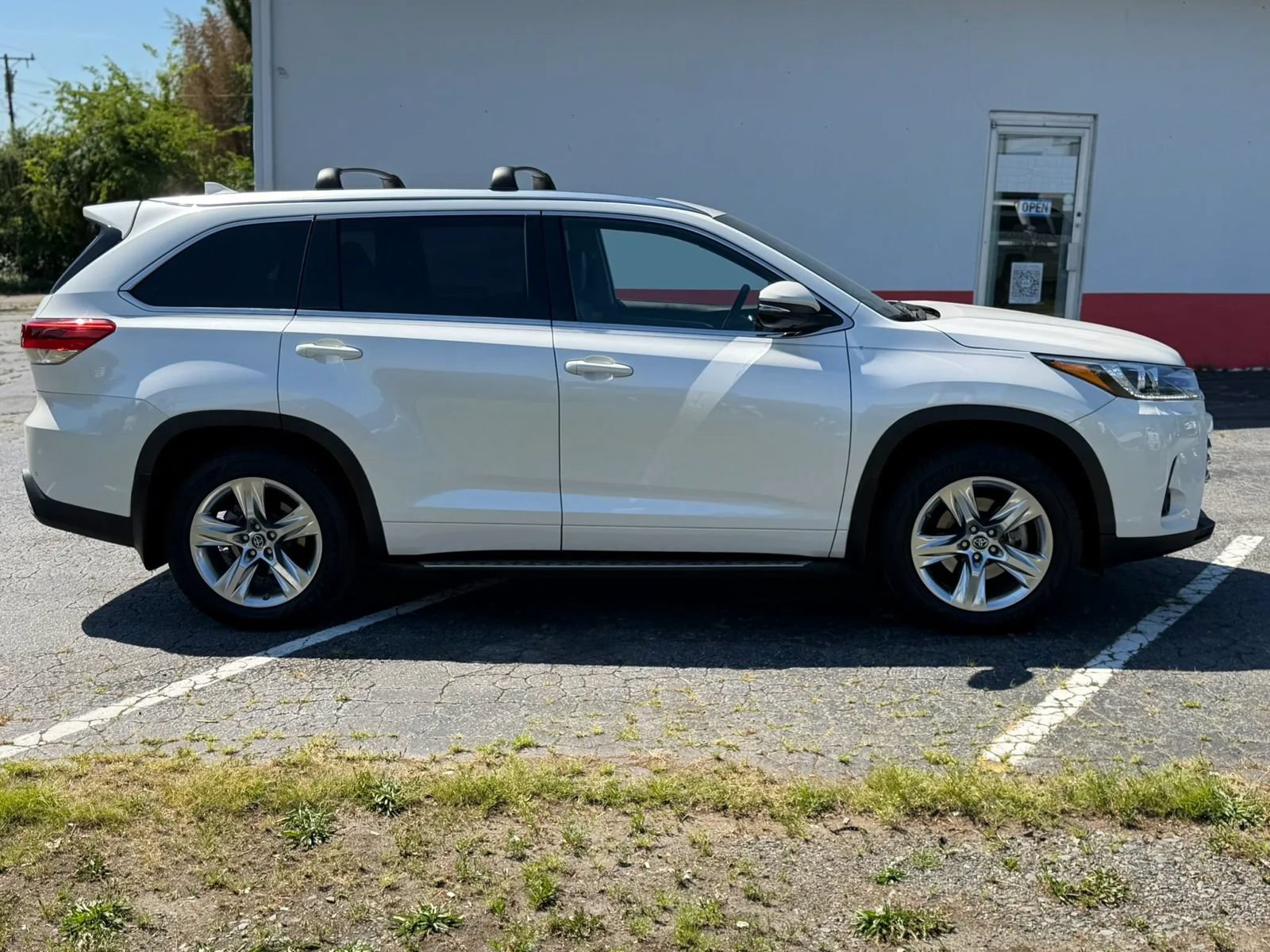 Used 2018 Toyota Highlander Limited AWD/4WD image 4