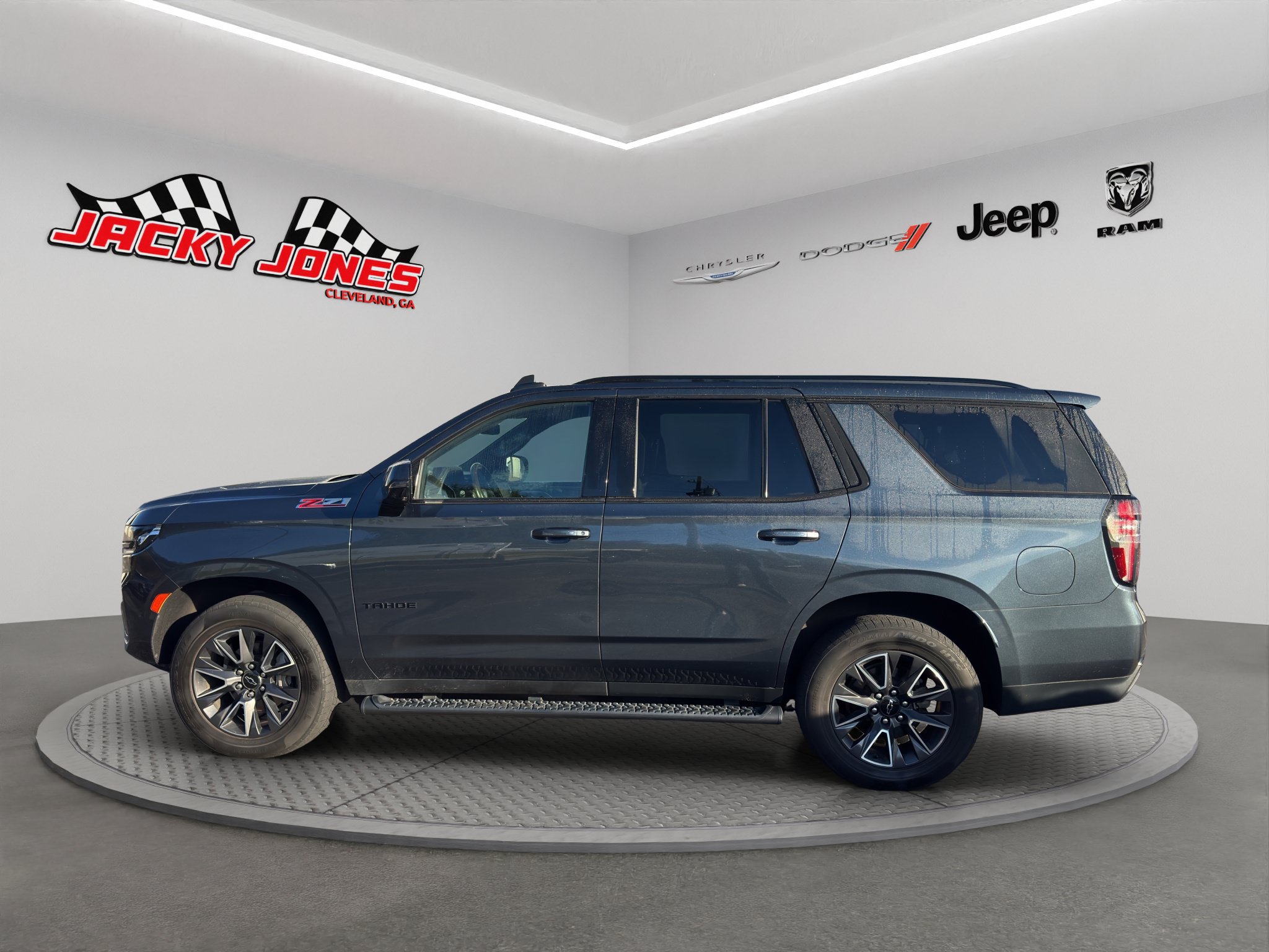 Used 2021 Chevrolet Tahoe Z71 w/ Z71 Off-Road Package AWD/4WD image 2