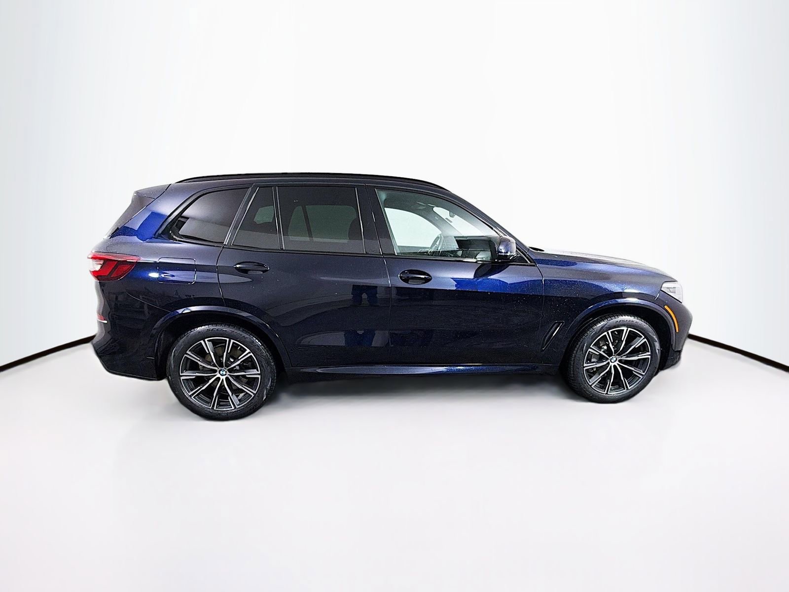 Used 2022 BMW X5 xDrive40i w/ M Sport Package AWD/4WD image 8