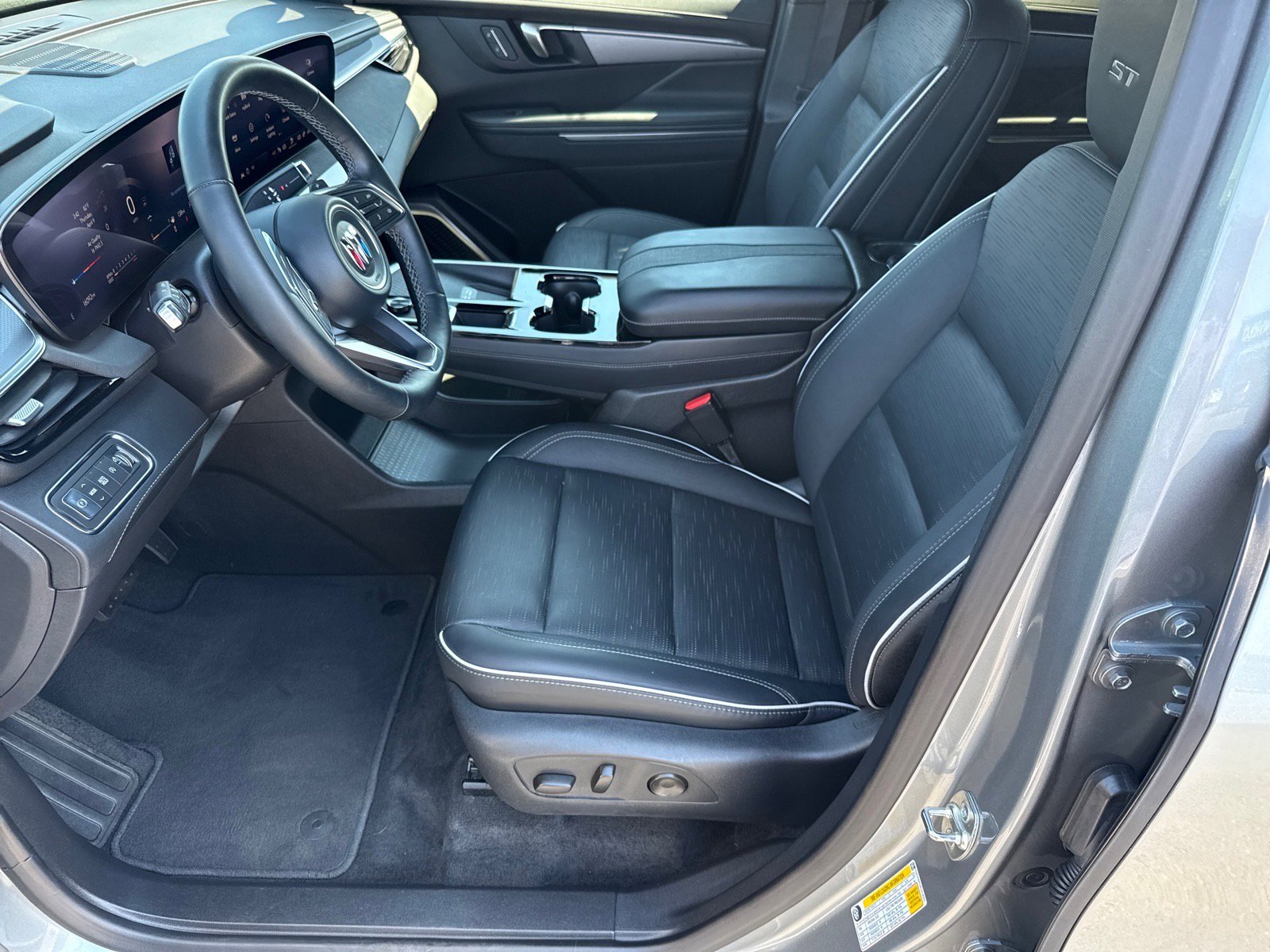 Used 2025 Buick Enclave Sport Touring image 10