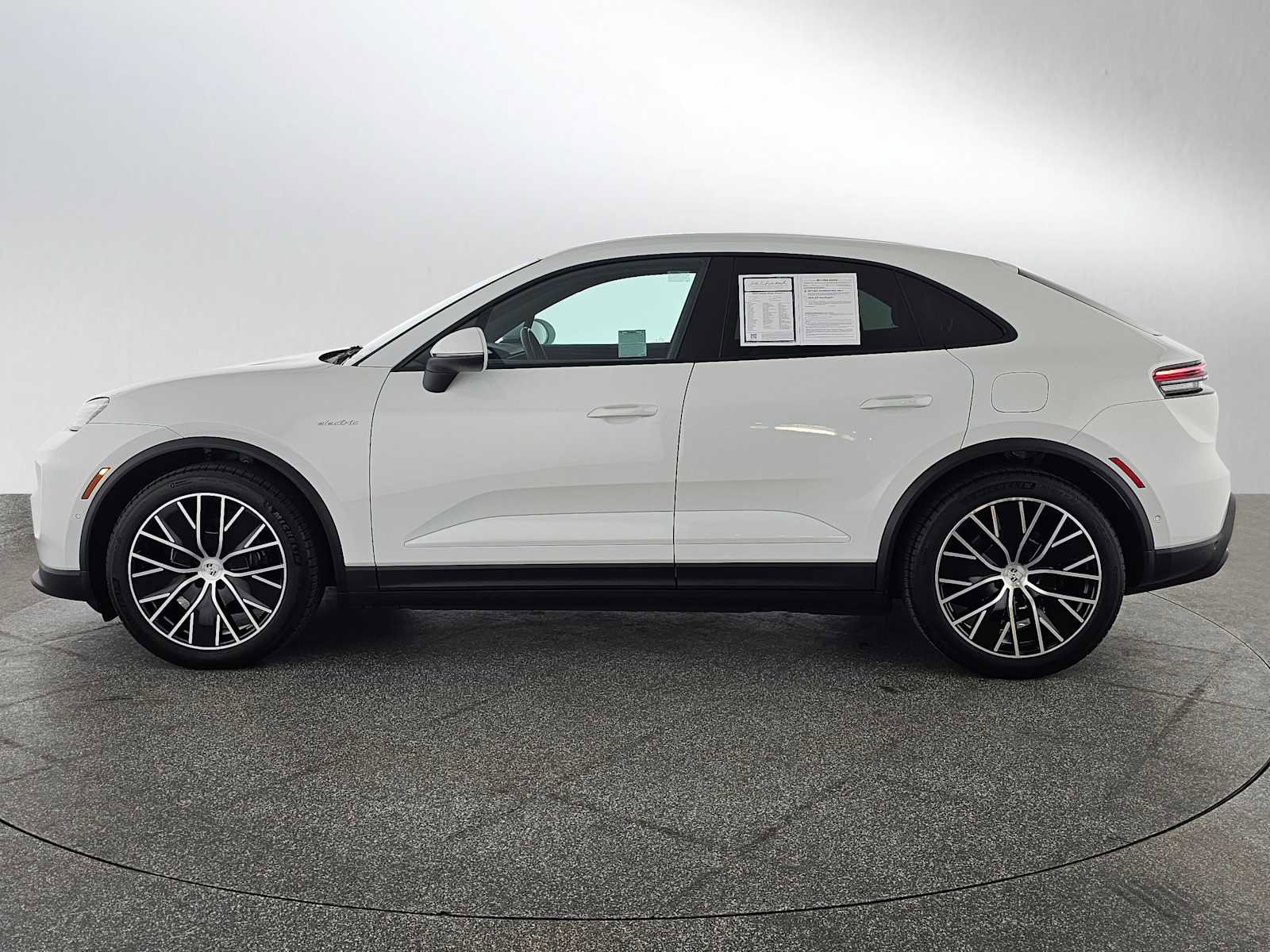Used 2024 Porsche Macan 4 Electric image 6
