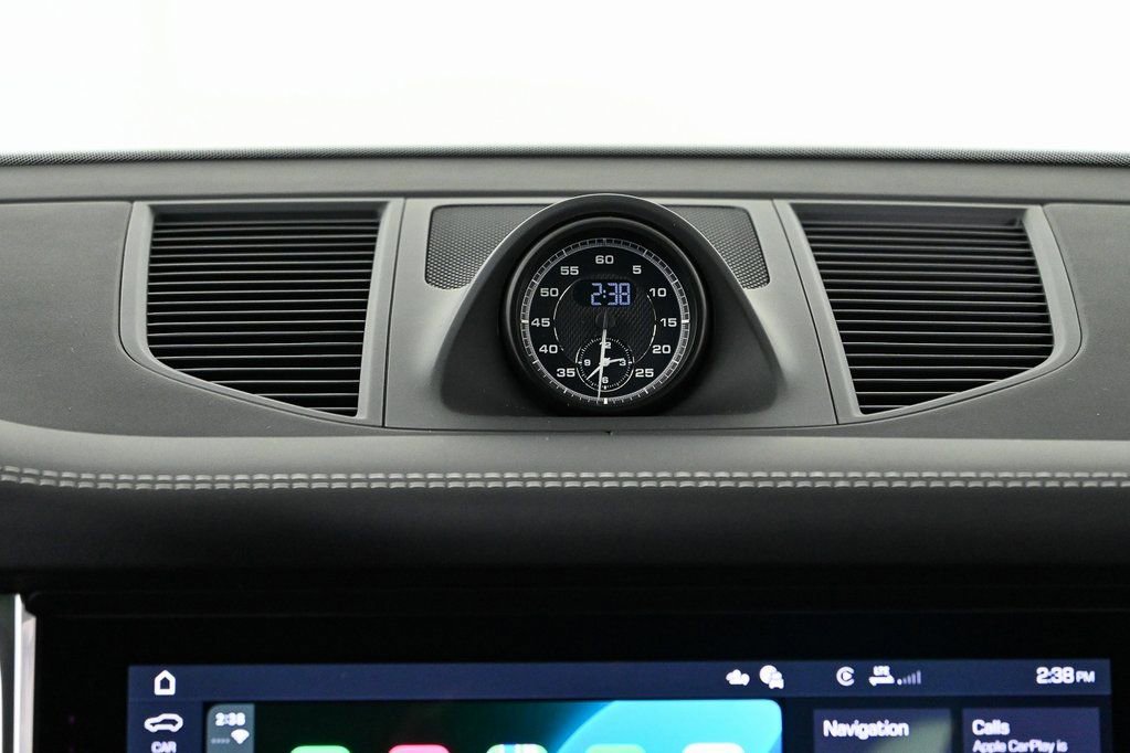 Certified 2026 Porsche Macan AWD/4WD image 16