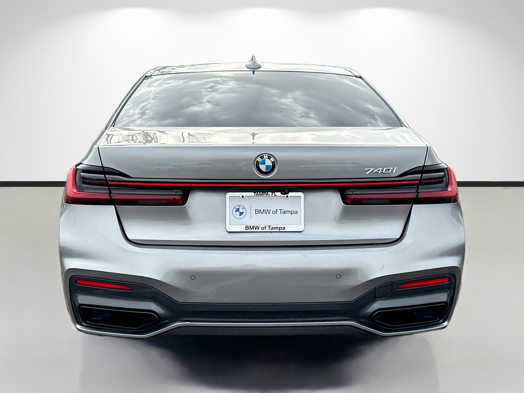 Used 2020 BMW 740i w/ M Sport Package image 4