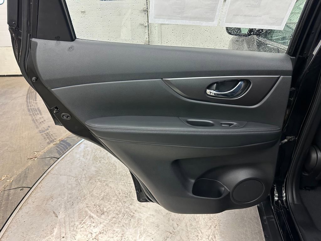 Used 2016 Nissan Rogue S AWD/4WD image 20