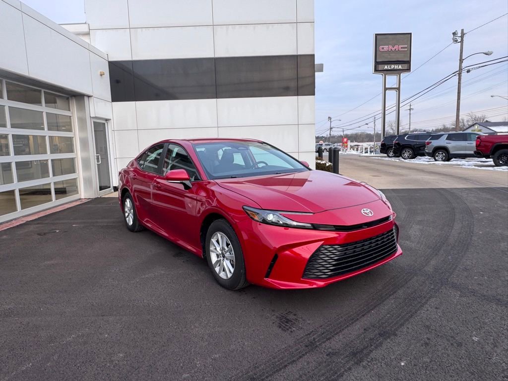 Used 2025 Toyota Camry LE image 7