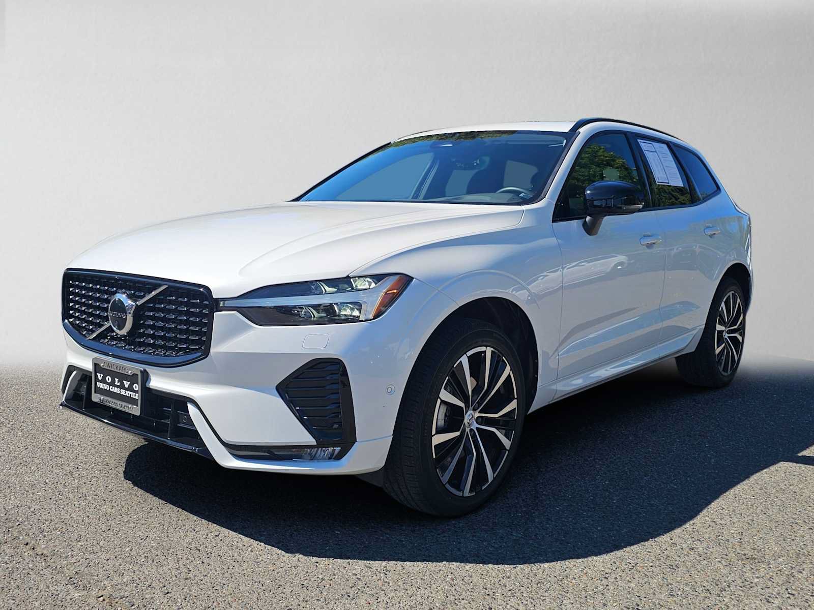 Used 2023 Volvo XC60 B5 Plus w/ Protection Package Premier AWD/4WD image 7