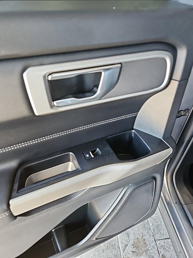 Used 2022 Ford Explorer XLT image 23