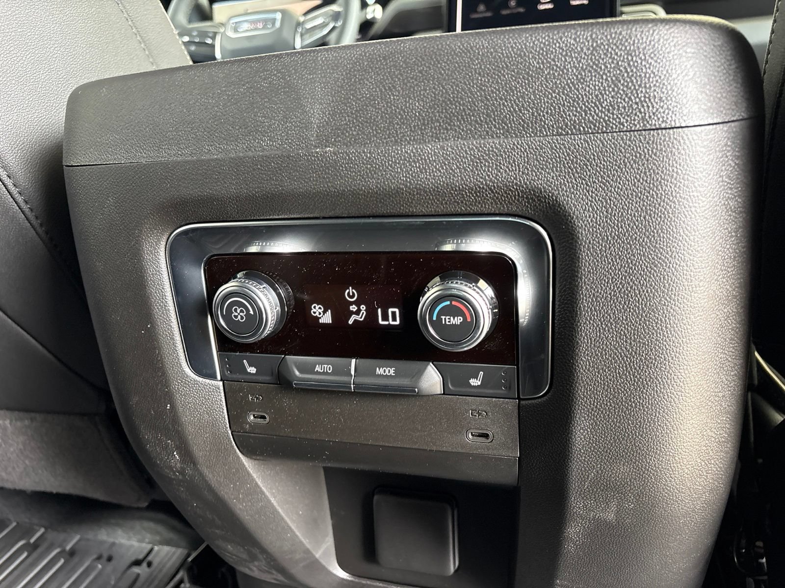 New 2026 GMC Yukon XL Elevation w/ LPO, Floor Liner Package AWD/4WD image 22