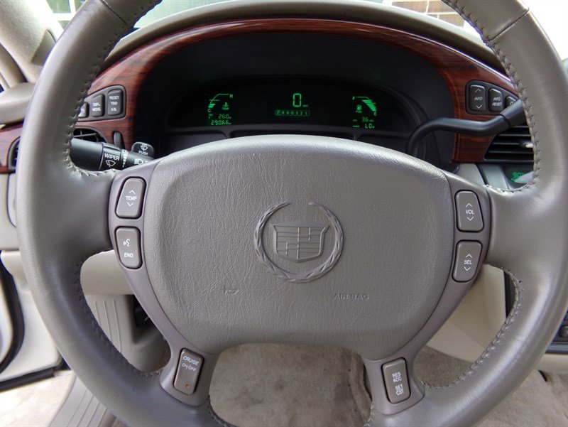 Used 2003 Cadillac De Ville Sedan w/ Comfort & Convenience Package image 57