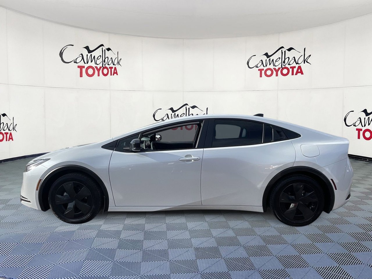 New 2026 Toyota Prius Plug-In Hybrid FWD image 5