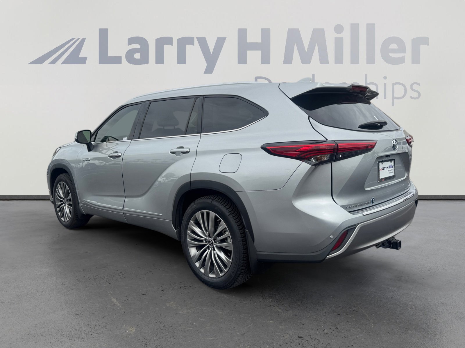 Used 2021 Toyota Highlander Platinum image 3