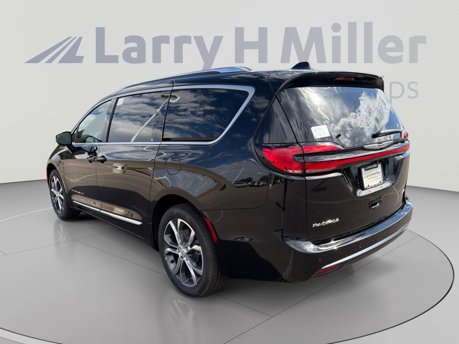 New 2026 Chrysler Pacifica Pinnacle AWD/4WD image 4