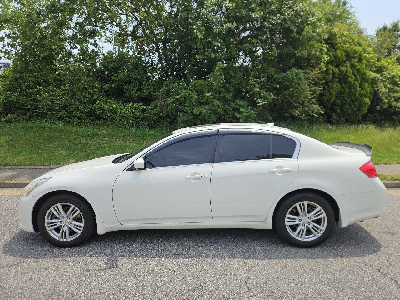 Used 2013 INFINITI G37 x Sedan w/ Premium Pkg AWD/4WD image 1