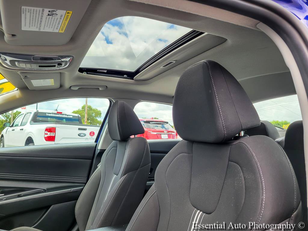 Used 2022 Hyundai Elantra SEL FWD image 11