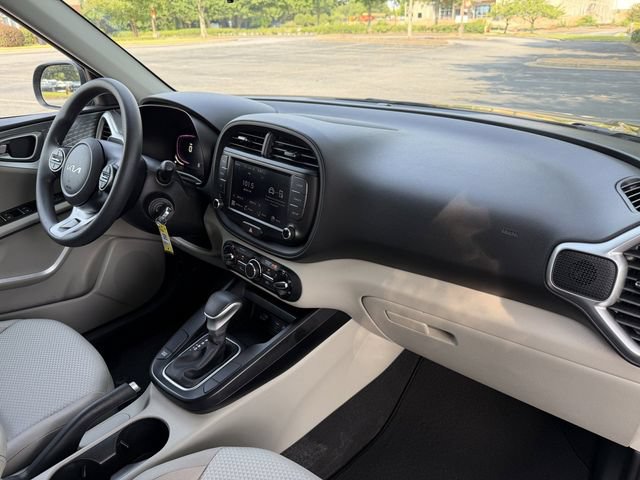 Certified 2023 Kia Soul LX w/ LX Technology Package FWD image 35
