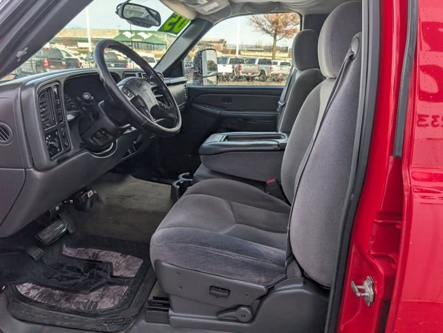 Used 2005 GMC Sierra 2500 SLE w/ Skid Plate Package image 2