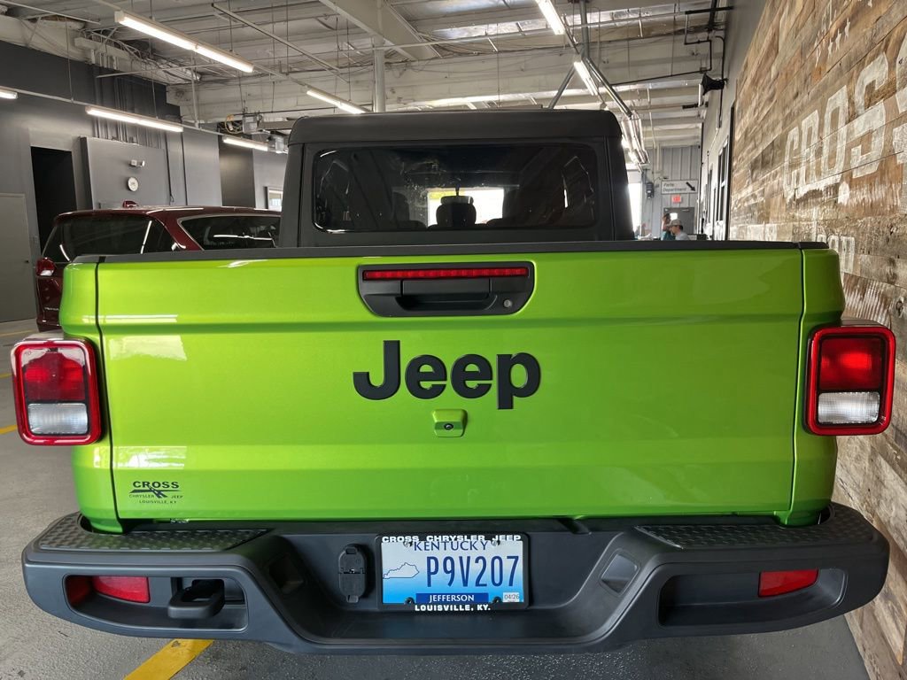 Used 2025 Jeep Gladiator Sport image 24