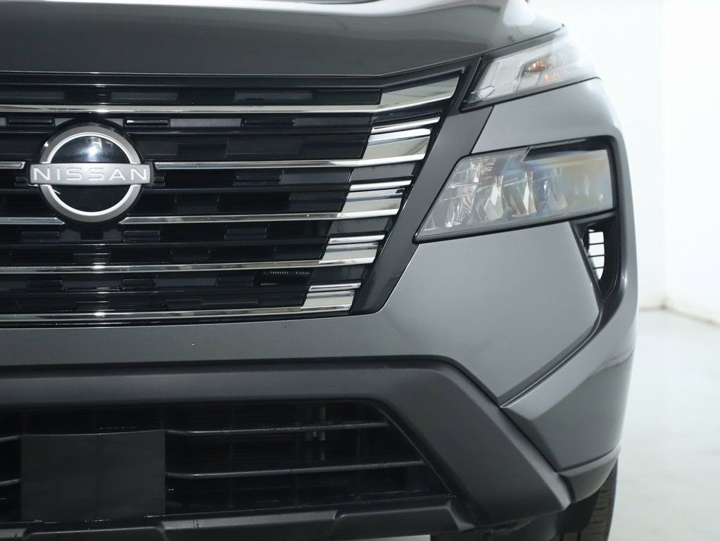 Used 2025 Nissan Rogue SV image 8