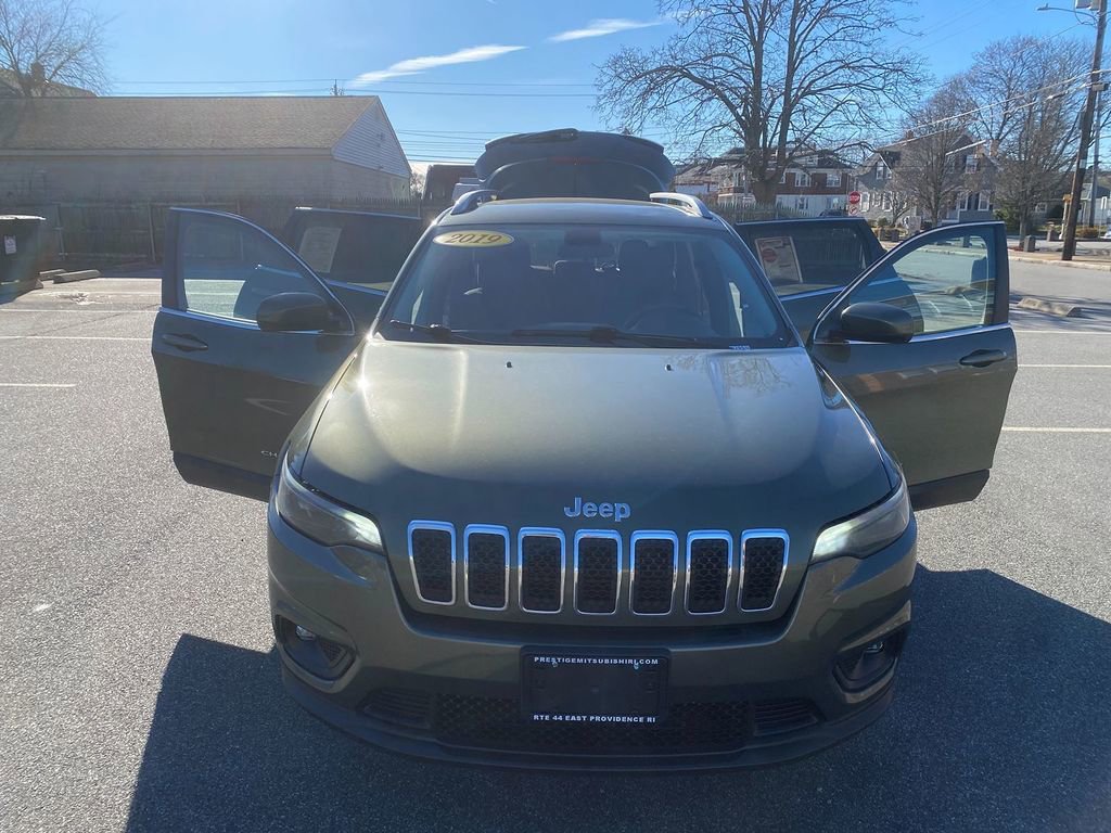 Used 2019 Jeep Cherokee Latitude w/ Popular Appearance Group image 29